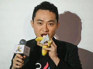 Gokil! Bos Kripto Makan Karya Seni Buah Pisang Seharga Rp 98 Miliar Gokil! Bos Kripto Makan Karya Seni Buah Pisang Seharga Rp 98 Miliar