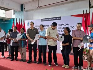 AHY hingga Ara Serahkan Kunci Rusunawa Rawa Buaya ke Warga Kolong Tol Angke