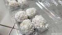 Unik! Onde-onde Manado Ini Isinya Cokelat Lumer