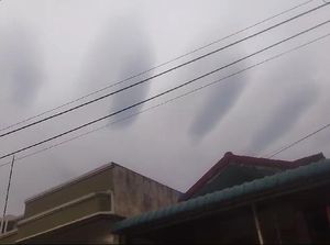 Viral Awan Berbentuk Ruas Jari di Langit Batam, Begini Penjelasan BMKG