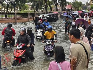 Potret Banjir Terburuk dalam Satu Dekade yang Melanda Malaysia Potret Banjir Terburuk dalam Satu Dekade yang Melanda Malaysia