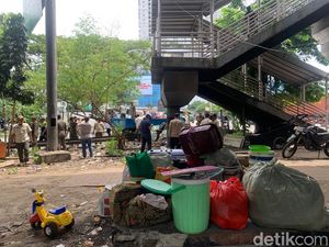29 KK Direlokasi dari Kolong Tol Angke pada Tahap 2, Sisa 66 Keluarga
