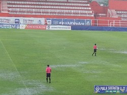 Jelang Laga, Arema FC Was - Was dengan Rumput Stadion Soepriadi Blitar