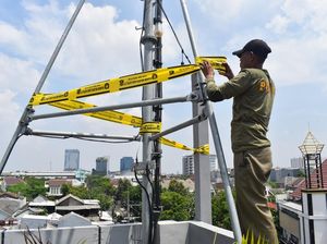 Tower Telekomunikasi Tak Berizin di Surabaya Disegel Satpol PP