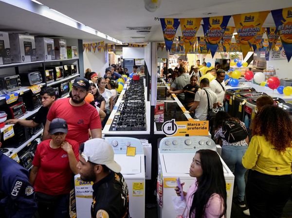 Warga Venezuela Serbu Diskon Black Friday Meski Inflasi Menggila