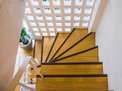 Sama-sama dari Bahan Sintesis, Ini Perbedaan Lantai Vinyl dan SPC