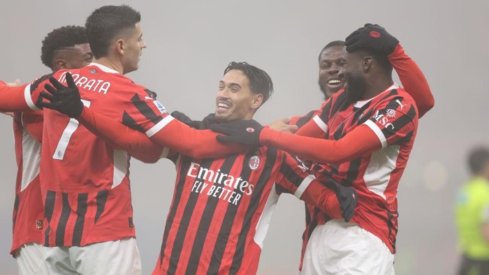 MILAN, ITALY - NOVEMBER 30:  Tijjani Reijnders of AC Milan celebrates with team-mates after scoring a goal during the Serie A match between Milan and Empoli at Stadio Giuseppe Meazza on November 30, 2024 in Milan, Italy. (Photo by Claudio Villa/AC Milan via Getty Images)