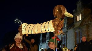 Meriah! Parade Lentera di Bolsover Inggris