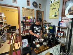 Cikopi Mang Eko: Seduh Sendiri, Bayar Seikhlasnya