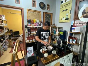 Cikopi Mang Eko: Seduh Sendiri, Bayar Seikhlasnya Cikopi Mang Eko: Seduh Sendiri, Bayar Seikhlasnya