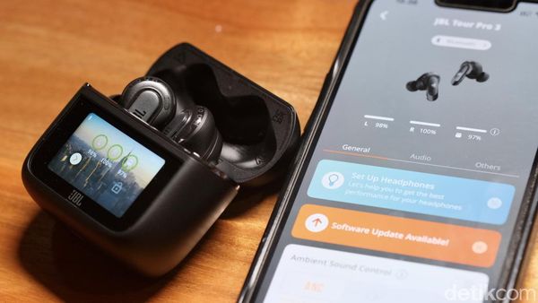 Unboxing JBL Tour Pro 3, TWS Besar yang Kaya Fitur