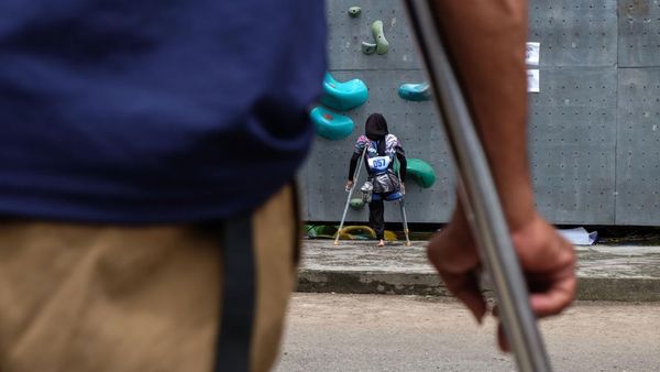 Penyandang Disabilitas Beradu Cepat di Kejuaraan Panjat Tebing