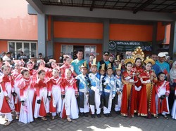 Kejurkab Drum Band di Jombang Asah Kekompakan Anak