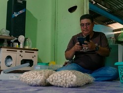 Kerupuk Atom Si Bolang Kini Melek Digital