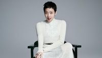 7 Gaya Kim Go Eun Pemotretan dengan Rambut Cepak untuk Drakor Terbaru