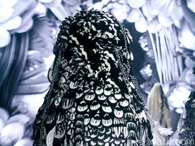 10 Koleksi Sejauh Mata Memandang x Eko Nugroho, Hadirkan Kritik Sosial