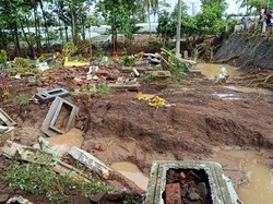 Hanyutnya Jenazah hingga Makam Rusak karena Banjir Bandang Terjang Blitar