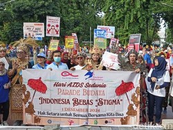 Parade Budaya Meriahkan Peringatan Hari AIDS Sedunia di Taman Bungkul