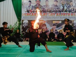 Keren! Permainan Bola Api dari Sukabumi Jadi Warisan Budaya Tak Benda RI Keren! Permainan Bola Api dari Sukabumi Jadi Warisan Budaya Tak Benda RI