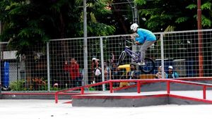 Serunya Aksi Rider BMX di Taman Bungkul Surabaya