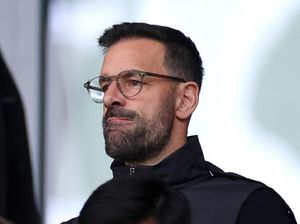 Video Van Nistelrooy Siap Ubah Gaya Main Demi Angkat Leicester Video Van Nistelrooy Siap Ubah Gaya Main Demi Angkat Leicester