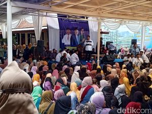 Ramai-ramai Warga Sumedang Syukuran Kemenangan Cawagub Erwan Ramai-ramai Warga Sumedang Syukuran Kemenangan Cawagub Erwan