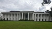 Intip Jeroan The White House Bogor, Ada Lift-Rumah Joglo