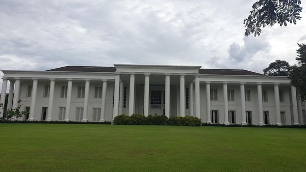 Intip Jeroan The White House Bogor, Ada Lift-Rumah Joglo
