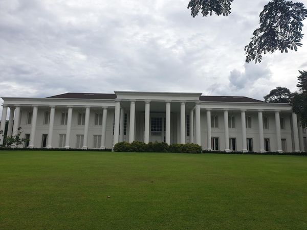 Intip Jeroan The White House Bogor, Ada Lift-Rumah Joglo