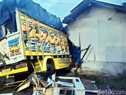 Cerita Repan Terkesiap Bayangan Misterius Sebelum Truk Hantam Warung