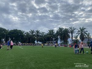 Lapangan Indah Ini Bisa Bikin Weekendmu Happy