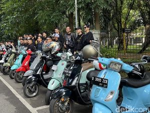 Mengulik Hobi Mahal Komunitas Vespa di Bandung Mengulik Hobi Mahal Komunitas Vespa di Bandung