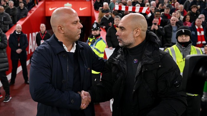 LIVERPOOL, ENGLAND - DECEMBER 01: (THE SUN OUT, THE SUN ON SUNDAY OUT) Arne Slot head coach of Liverpool meeting Pep Guardiola manager of Manchester City during the Premier League match between Liverpool FC and Manchester City FC at Anfield on December 01, 2024 in Liverpool, England. (Photo by Andrew Powell/Liverpool FC via Getty Images)