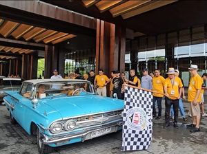 Saat 500 Penggemar Mobil Kuno Asyik Menjelajahi Bali