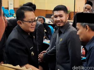 Suasana Guyub Walau Beda Pilihan Usai Rapat Paripurna DPRD Kab Tasik Suasana Guyub Walau Beda Pilihan Usai Rapat Paripurna DPRD Kab Tasik