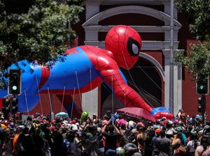 Balon Raksasa Kartun hingga Superhero Meriahkan Sambut Natal di Chile