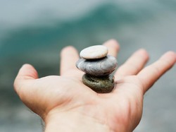 Kisah Kerikil yang Bertasbih di Tangan Rasulullah SAW