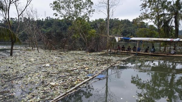 Duh, Bendungan Leuwikeris Ciamis Dipenuhi Sampah
