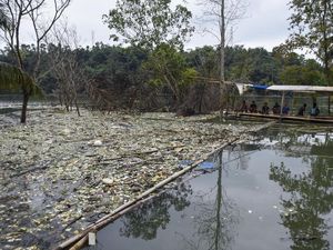 Duh, Bendungan Leuwikeris Ciamis Dipenuhi Sampah