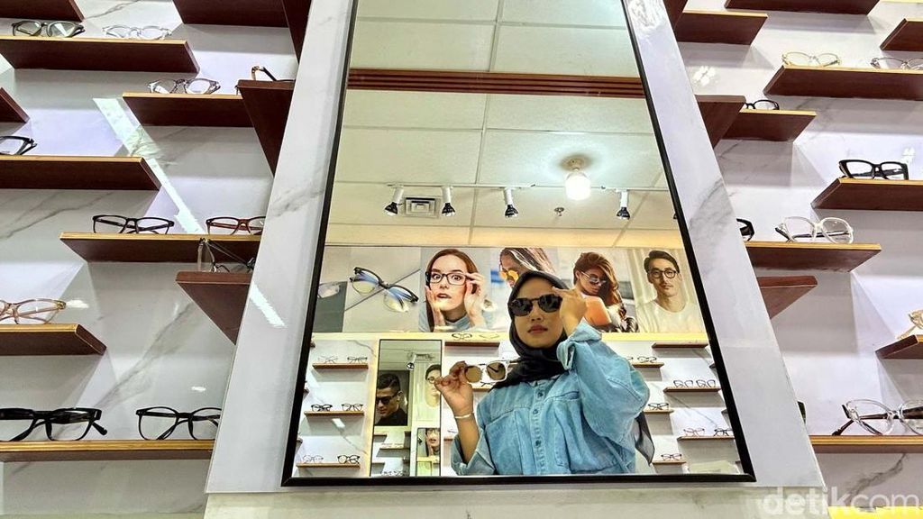 Berburu Kacamata di Pasar Senen Jakarta Berburu Kacamata di Pasar Senen Jakarta