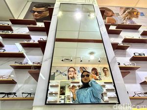 Berburu Kacamata di Pasar Senen Jakarta