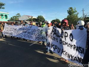 Demo Tuntut Tahapan Pilwalkot Palopo Dibatalkan, Arus Lalu Lintas Macet Demo Tuntut Tahapan Pilwalkot Palopo Dibatalkan, Arus Lalu Lintas Macet