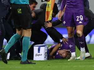 Momen Menegangkan Edoardo Bove Kolaps di Lapangan Saat Fiorentina Vs Inter Momen Menegangkan Edoardo Bove Kolaps di Lapangan Saat Fiorentina Vs Inter