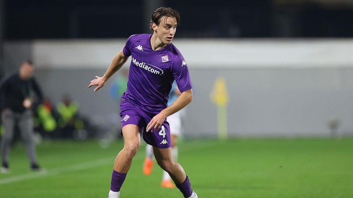 FLORENCE, ITALY - NOVEMBER 28: Edoardo Bove of ACF Fiorentina in action during the UEFA Conference League 2024/25 League match between ACF Fiorentina and Pafos FC at Stadio Artemio Franchi on November 28, 2024 in Florence, Italy. (Photo by Gabriele Maltinti/Getty Images)