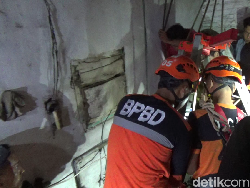 Dramatis! Evakuasi Pria Tercebur Sumur Sedalam 10 Meter di Lumajang