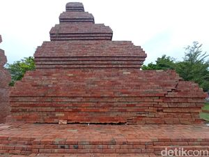 Duh! Gapura Alun-alun Kejaksan Cirebon Alami Keretakan Duh! Gapura Alun-alun Kejaksan Cirebon Alami Keretakan