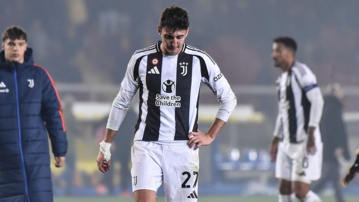 LECCE, ITALY - DECEMBER 01: Andrea Cambiaso of Juventus looks dejected after the Serie A match between Lecce and Juventus at Stadio Via del Mare on December 01, 2024 in Lecce, Italy. (Photo by Ivan Romano/Getty Images)