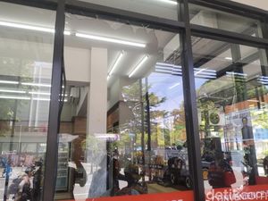 Mahasiswa Asal Papua Rusak Motor-Minimarket Saat Demo Ricuh di Makassar Mahasiswa Asal Papua Rusak Motor-Minimarket Saat Demo Ricuh di Makassar