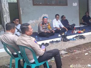 Aksi Polisi Bondowoso Naik Motor Pantau Coblos Ulang TPS Desa Kasemek Aksi Polisi Bondowoso Naik Motor Pantau Coblos Ulang TPS Desa Kasemek
