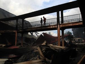 Kebakaran Hanguskan Pasar Pharaa Sentani Papua Kebakaran Hanguskan Pasar Pharaa Sentani Papua